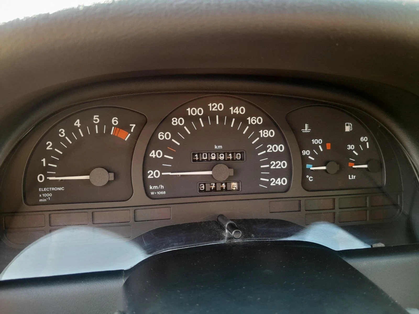 Opel Vectra 2.0i * АВТОМАТИК* , снимка 16 - Автомобили и джипове - 54248612