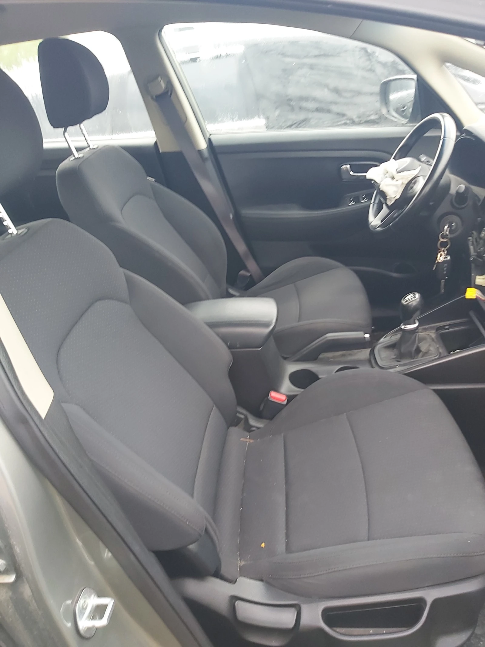 Kia Carens 1.7 crdi, снимка 3 - Автомобили и джипове - 54385216