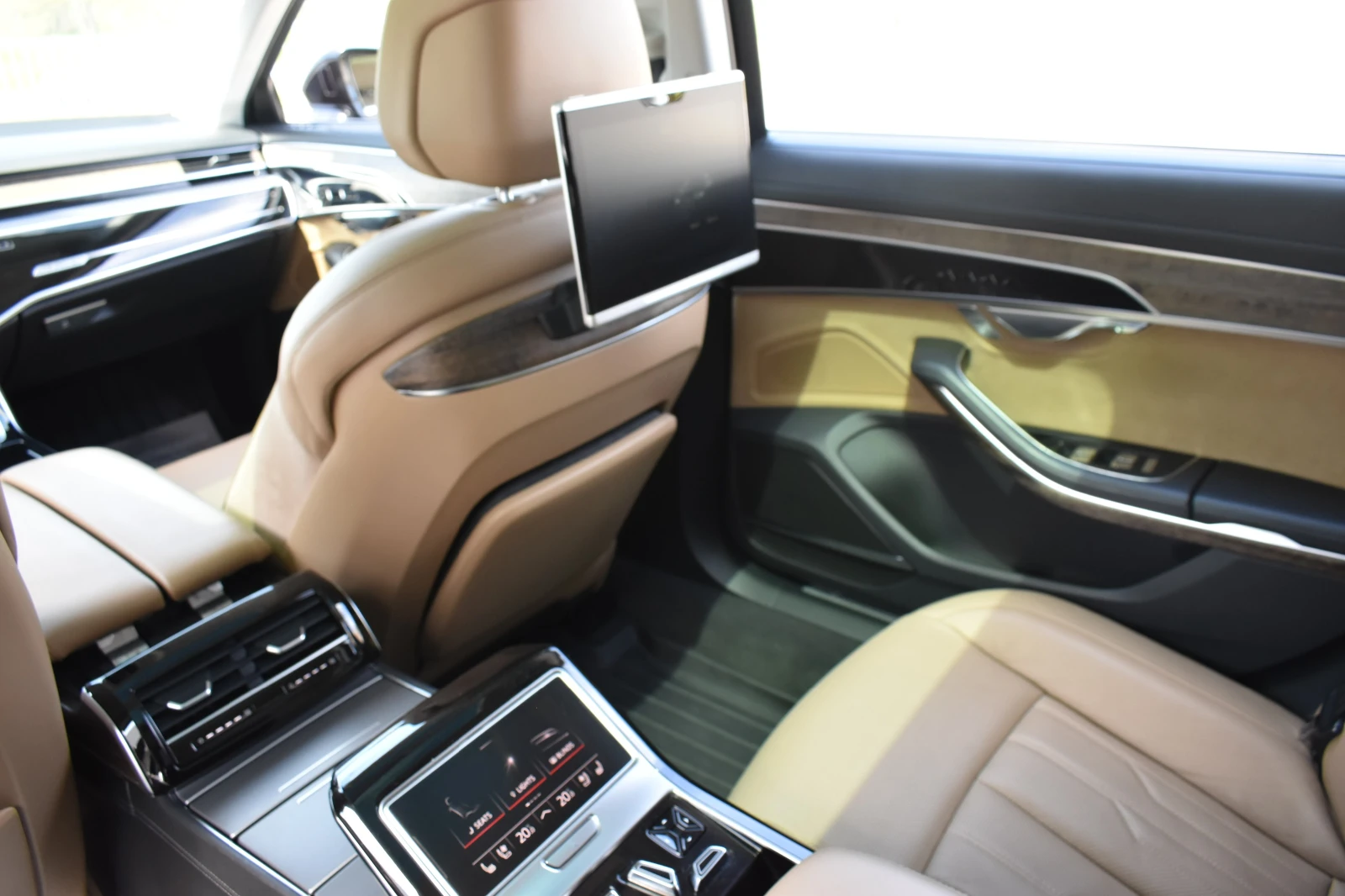 Audi A8 LONG* 3TV* BANG* ОБДУХ* Хладилник* FULL-MAX, снимка 13 - Автомобили и джипове - 54482656