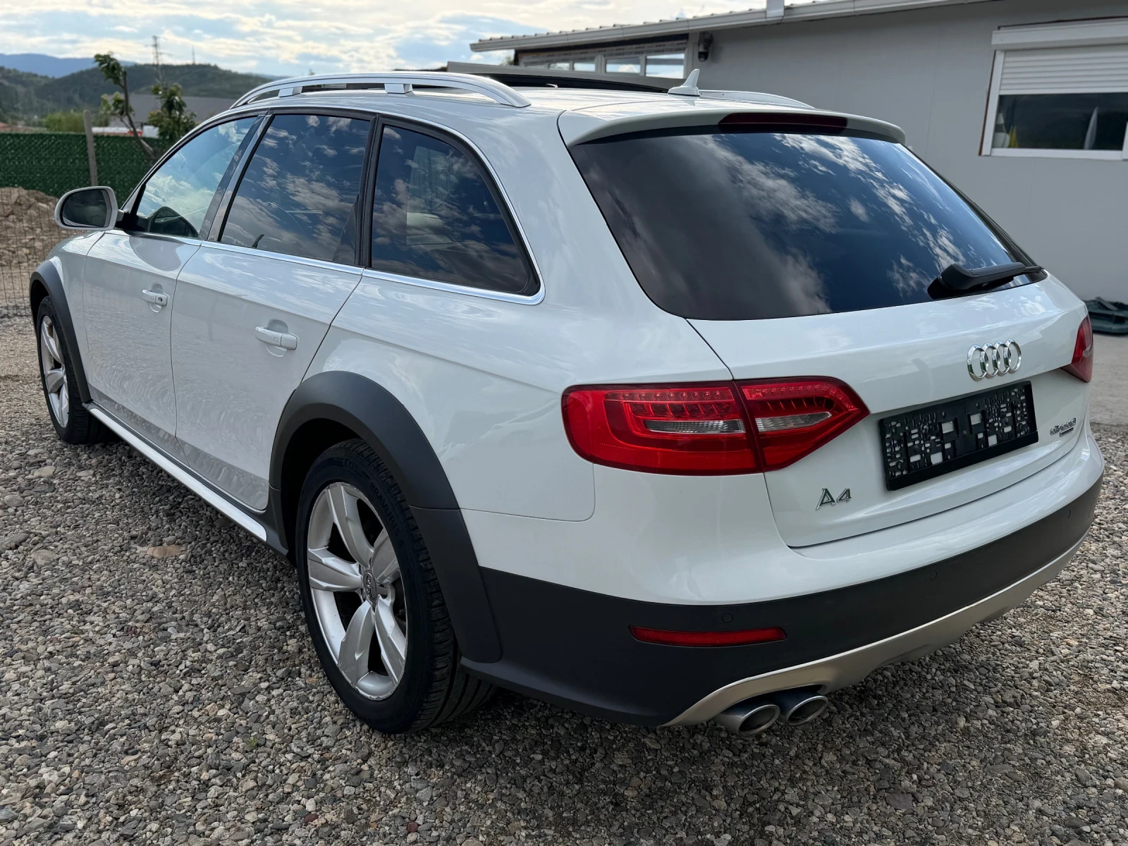 Audi A4 Allroad 2.0 TDI / PANORAMA / QUATTRO / BANG&OLUFSEN, снимка 5 - Автомобили и джипове - 55016854