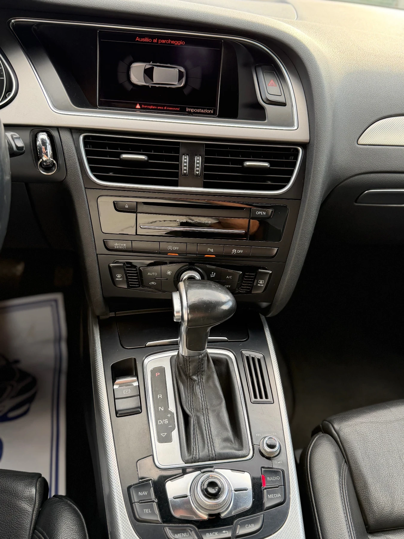 Audi A4 Allroad 2.0 TDI / PANORAMA / QUATTRO / BANG&OLUFSEN, снимка 8 - Автомобили и джипове - 55016854