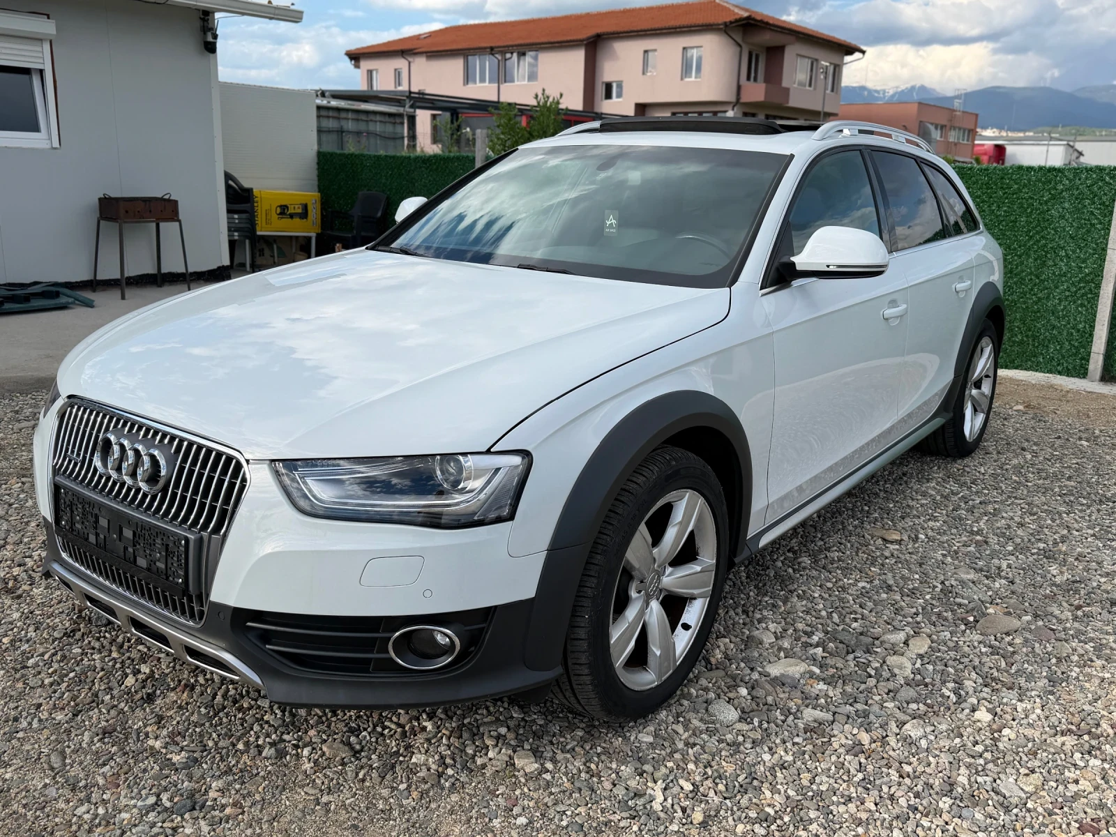 Audi A4 Allroad 2.0 TDI / PANORAMA / QUATTRO / BANG&OLUFSEN, снимка 2 - Автомобили и джипове - 55016854