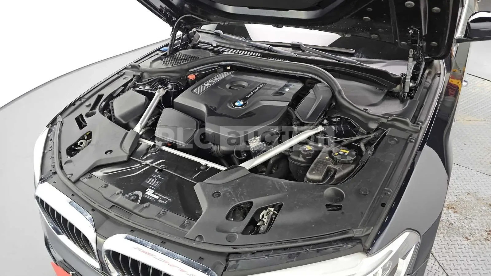 BMW 530 XDRIVE HEAD UP/360#PANO# #УНИКАТ# !FULL!, снимка 5 - Автомобили и джипове - 55187474