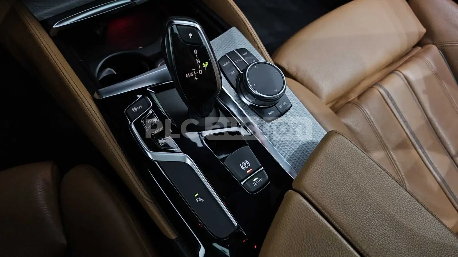 BMW 530 XDRIVE HEAD UP/360#PANO# #УНИКАТ# !FULL!, снимка 8 - Автомобили и джипове - 55187474