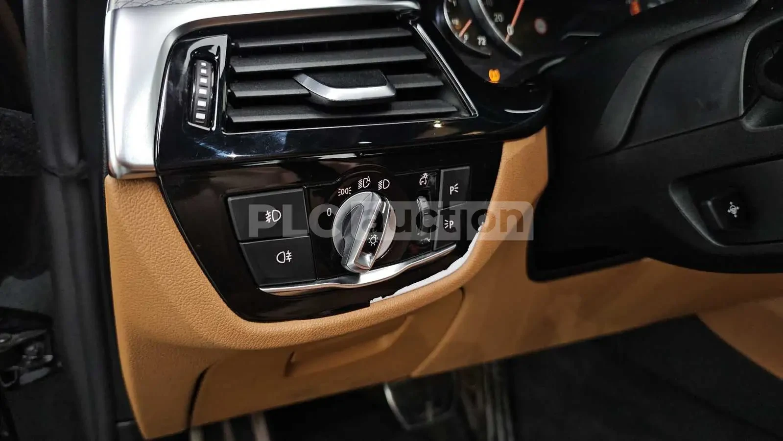 BMW 530 XDRIVE HEAD UP/360#PANO# #УНИКАТ# !FULL!, снимка 14 - Автомобили и джипове - 55187474