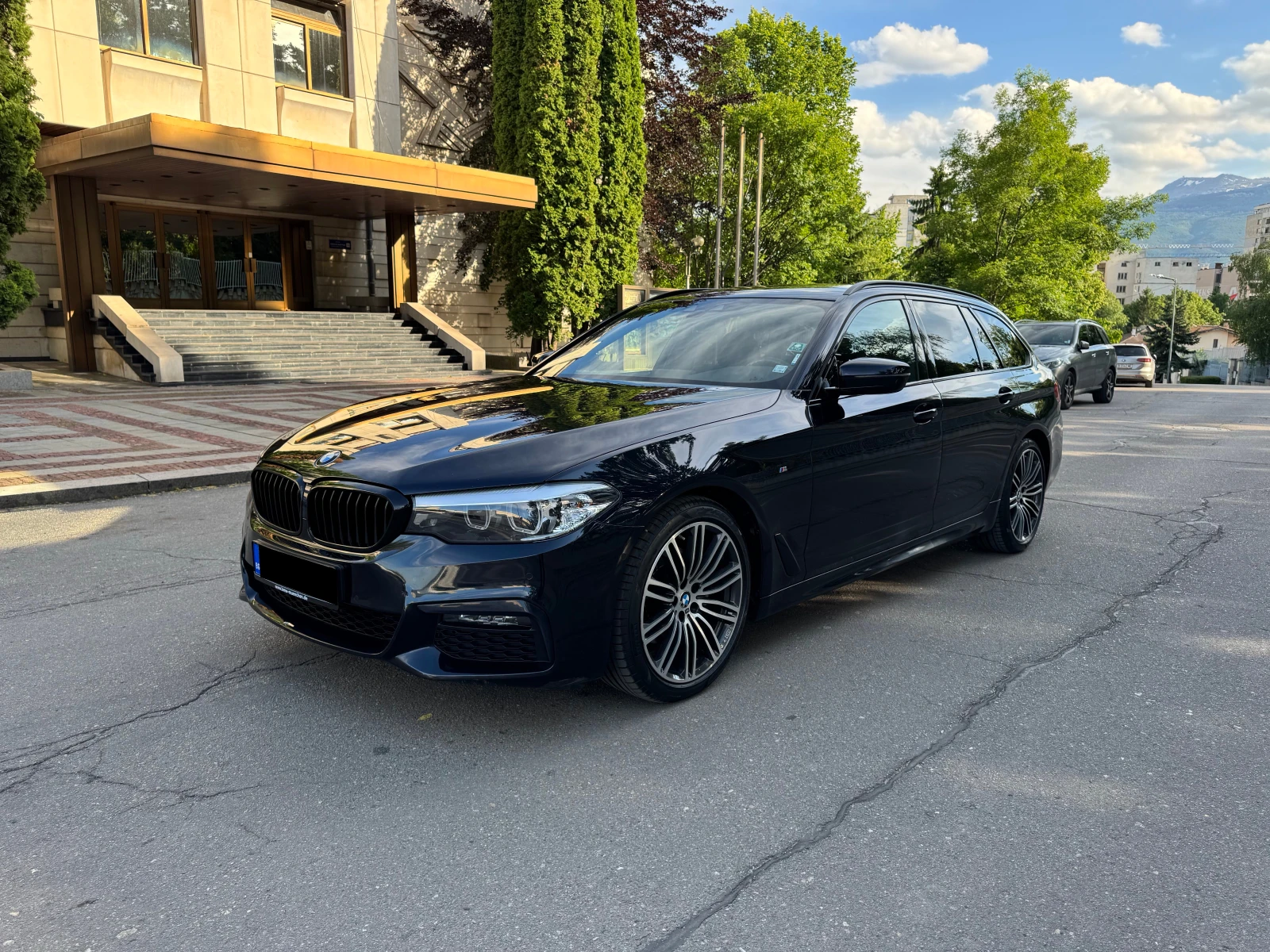 BMW 520 d xDrive M Sport Touring , снимка 3 - Автомобили и джипове - 55364465