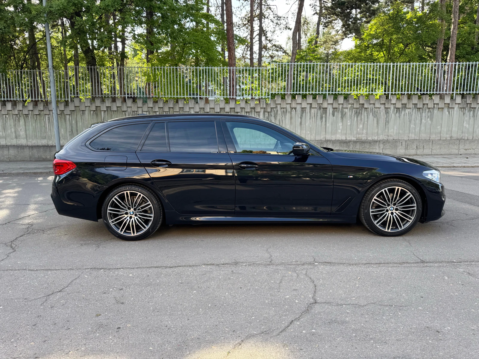 BMW 520 d xDrive M Sport Touring , снимка 8 - Автомобили и джипове - 55364465