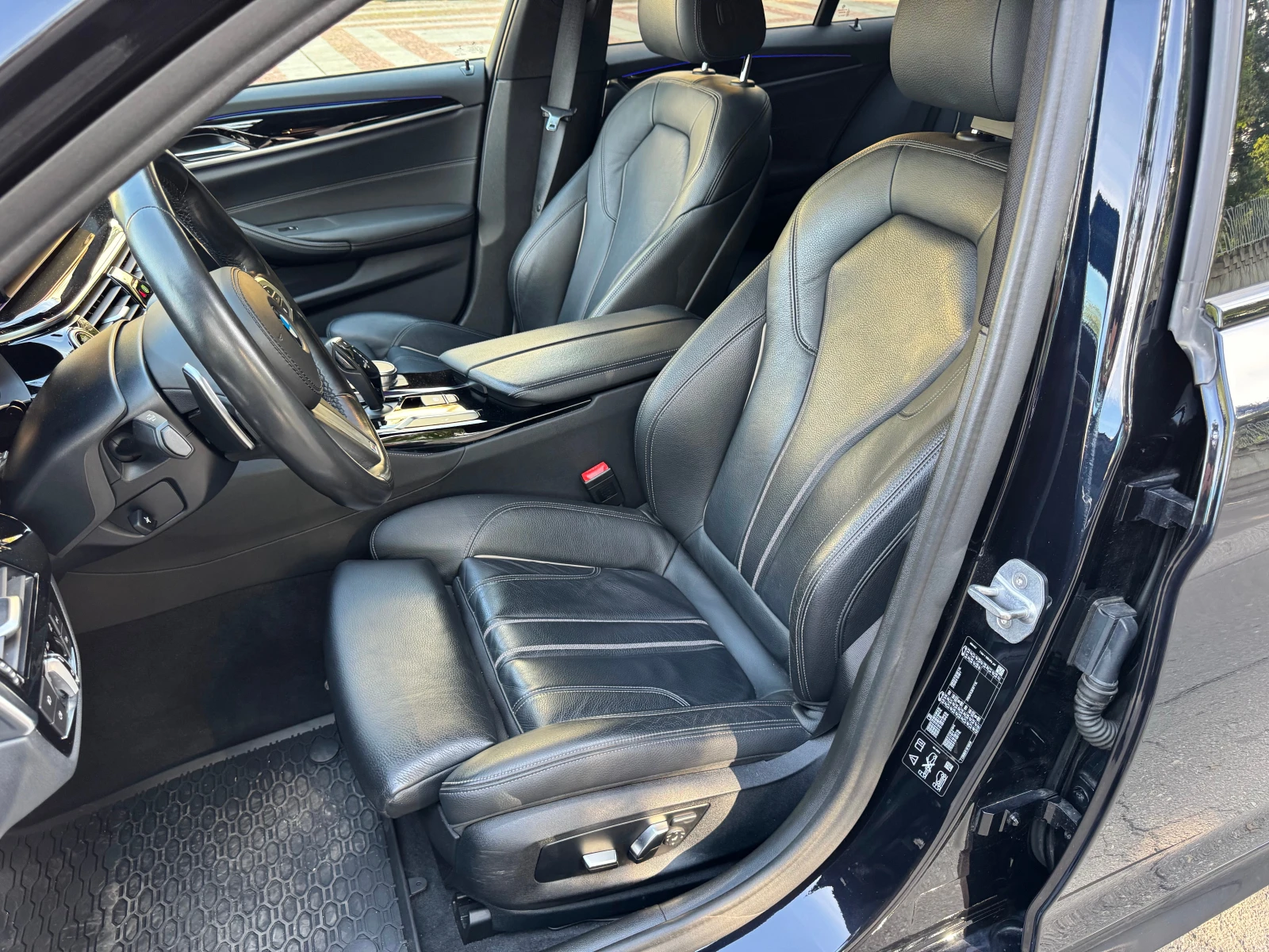 BMW 520 d xDrive M Sport Touring , снимка 11 - Автомобили и джипове - 55364465