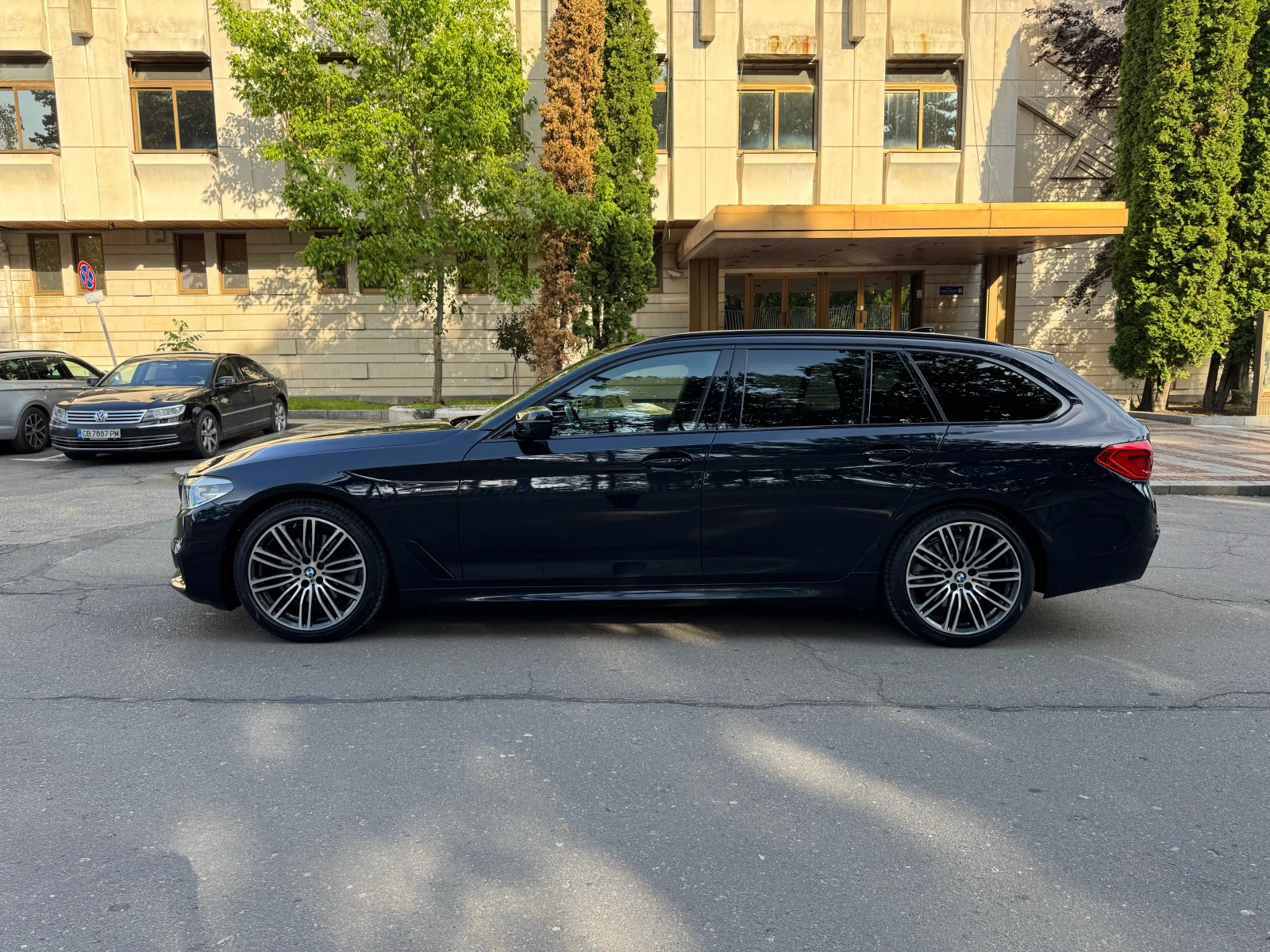 BMW 520 d xDrive M Sport Touring , снимка 4 - Автомобили и джипове - 55364465