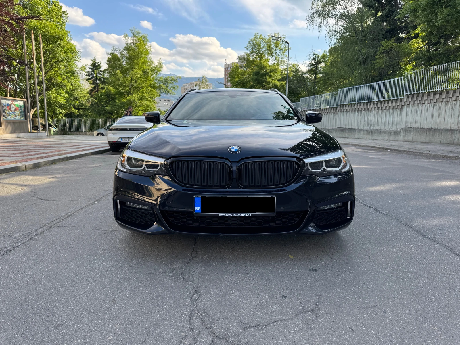 BMW 520 d xDrive M Sport Touring , снимка 2 - Автомобили и джипове - 55364465