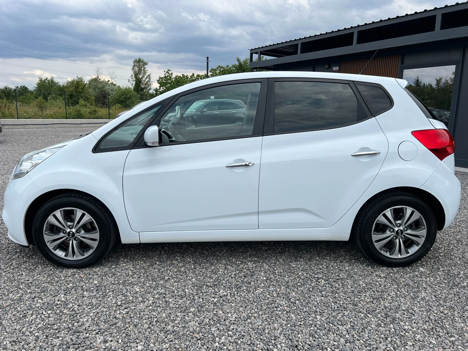 Hyundai Ix20 1.6i 125k.c./АВТОМАТИК/EURO 6/PDC/TОП СЪСТОЯНИЕ/, снимка 2 - Автомобили и джипове - 55404868