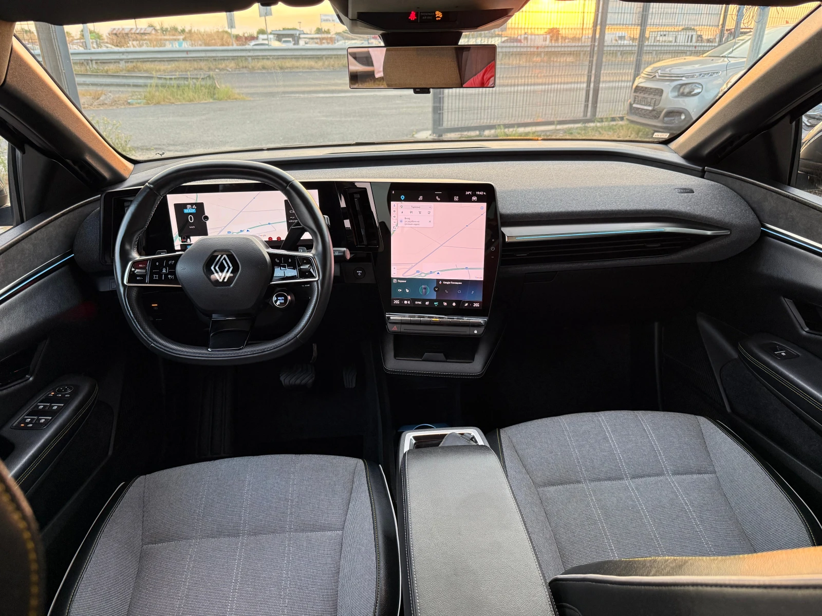Renault Megane E-tech EV60, снимка 12 - Автомобили и джипове - 55823228