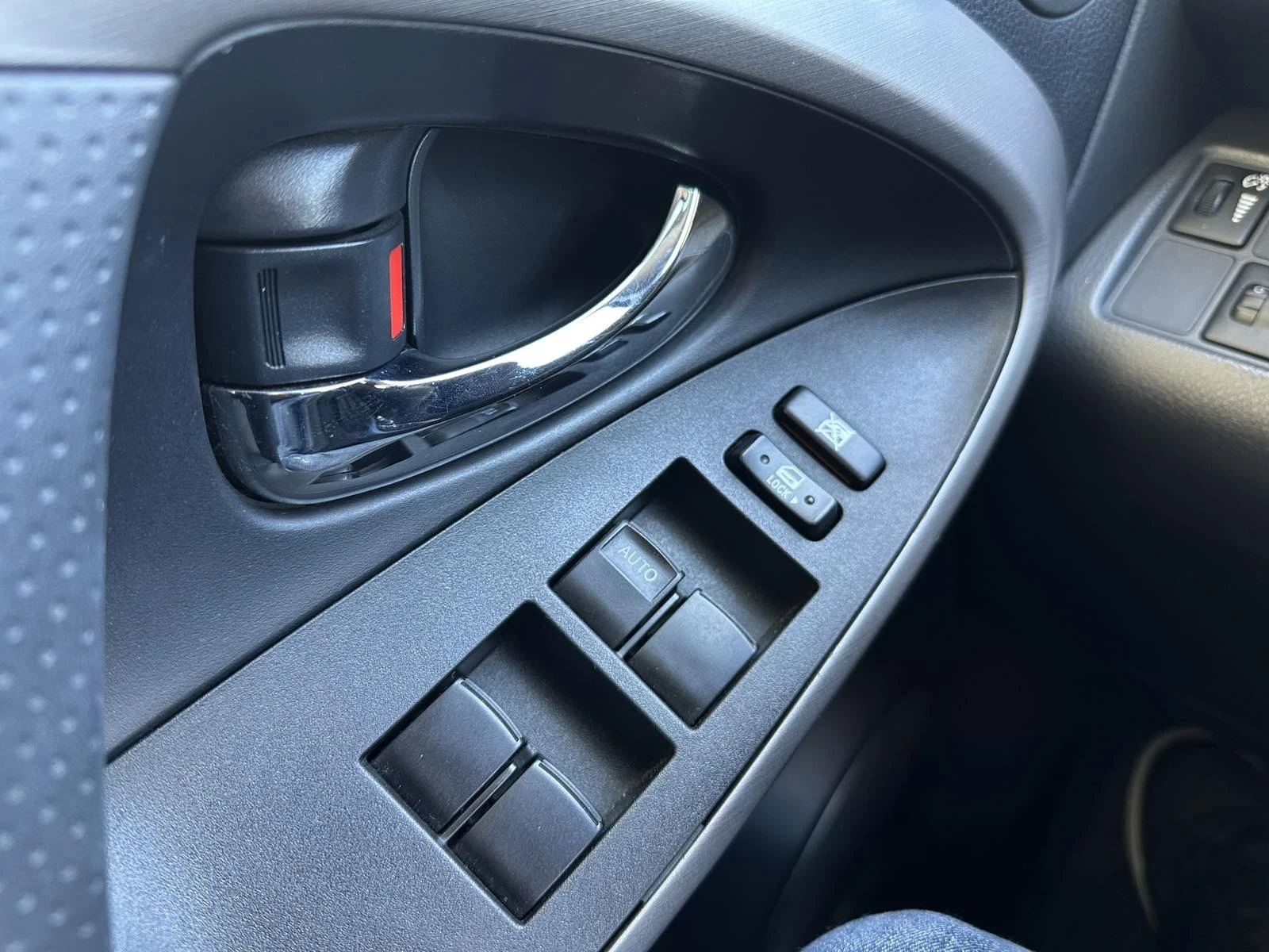 Toyota Rav4, снимка 14 - Автомобили и джипове - 54300034