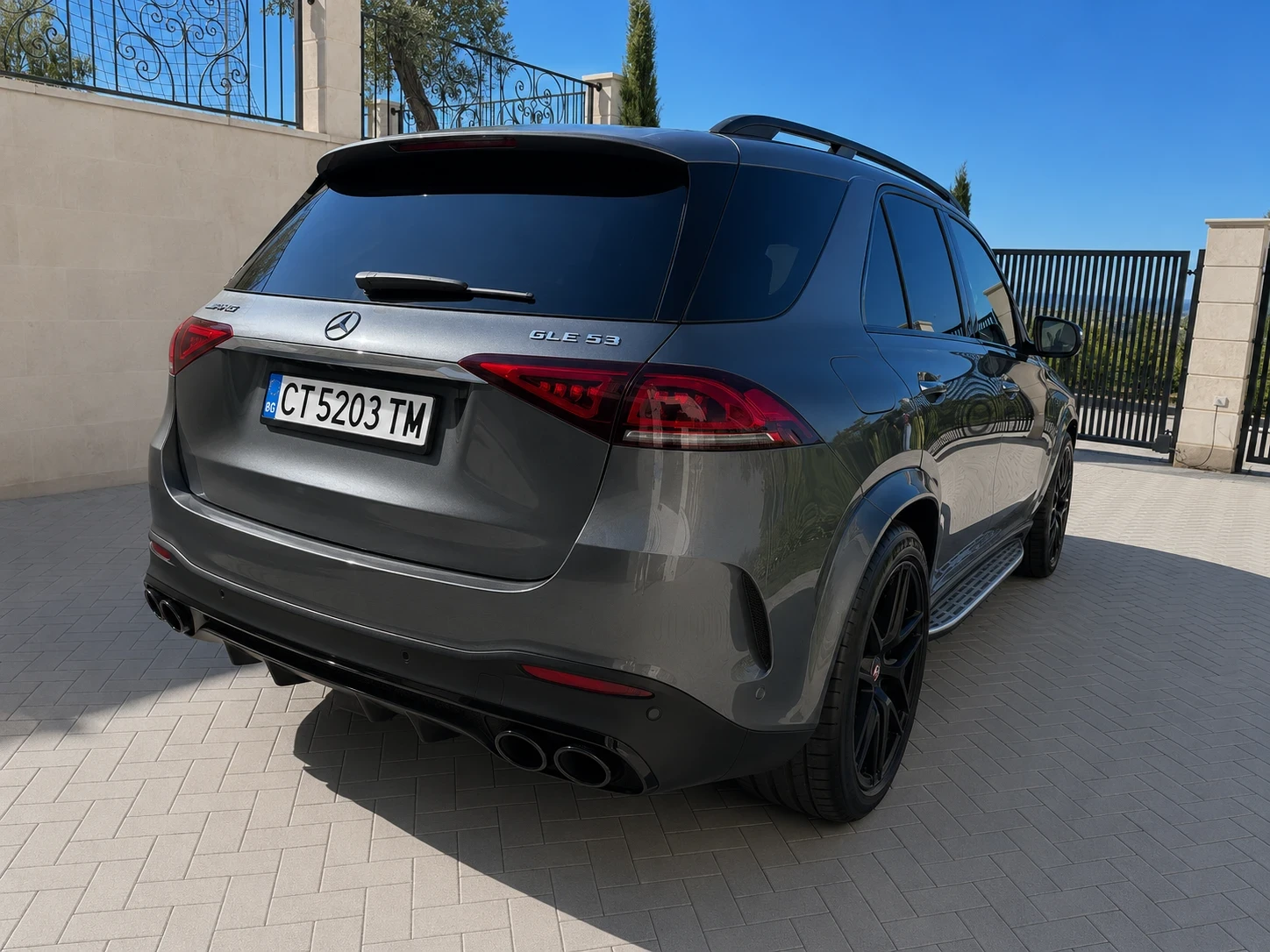 Mercedes-Benz GLE 53 4MATIC NIGHT PACKAGE | FULL EXTRAS | HEAD-UP | BURMESTER , снимка 4 - Автомобили и джипове - 54727617