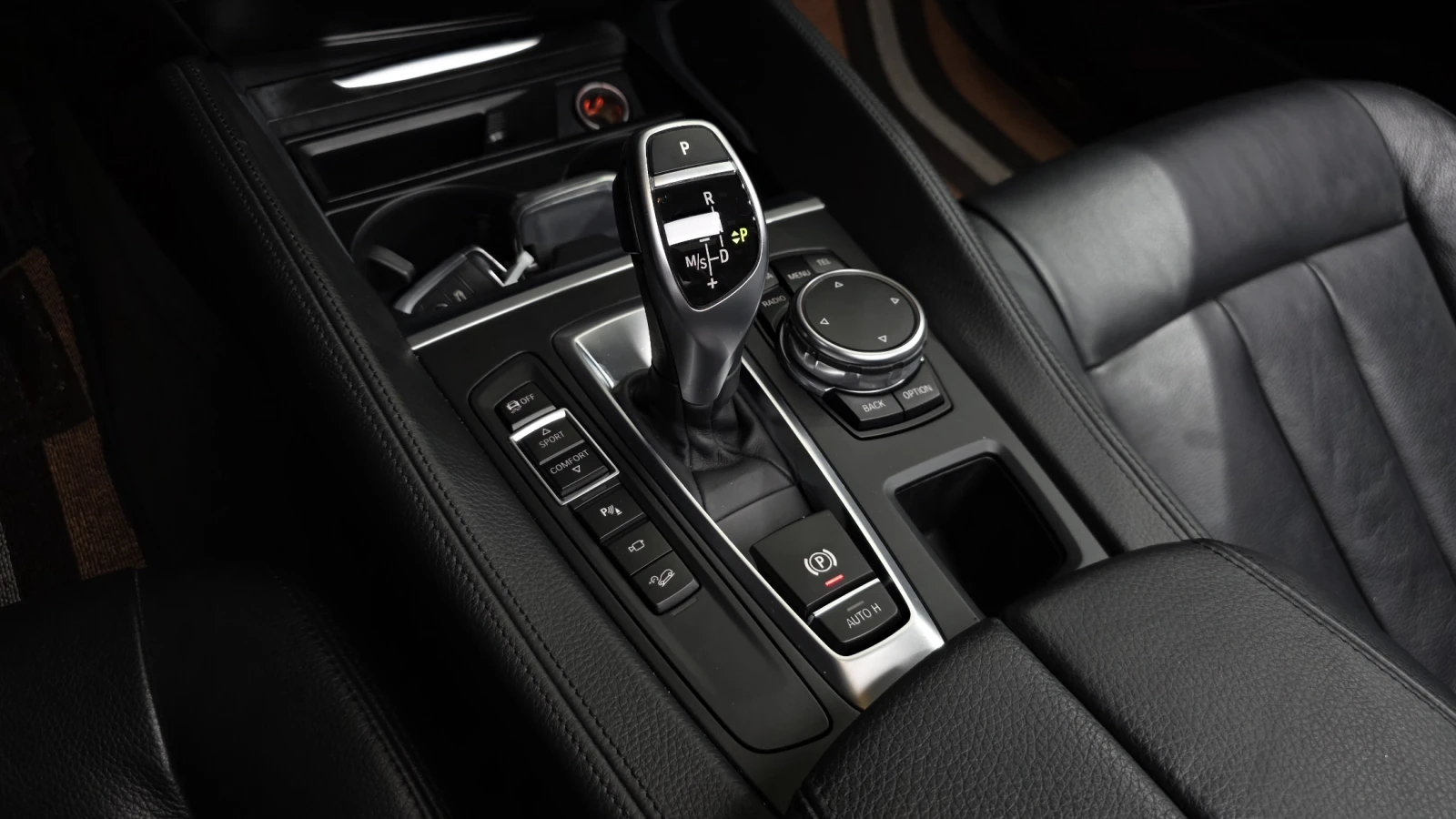 BMW X6 xDrive30d* ЕЛ. БАГАЖНИК* HUD* 360* КРАЙНА ЦЕНА, снимка 9 - Автомобили и джипове - 55367141