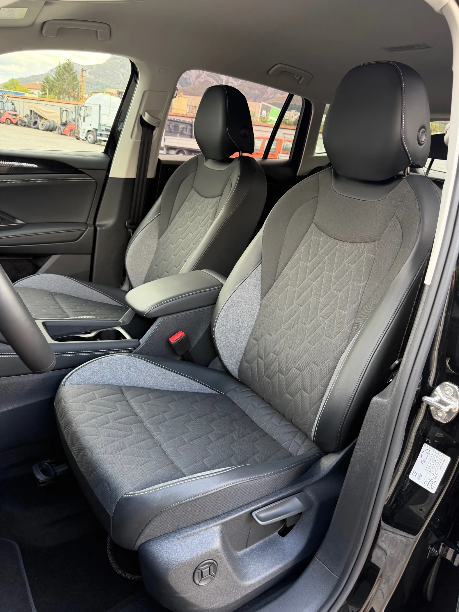 VW Tiguan 2.0TDI* DSG* 150к.с.* гаранционен, снимка 10 - Автомобили и джипове - 56181903