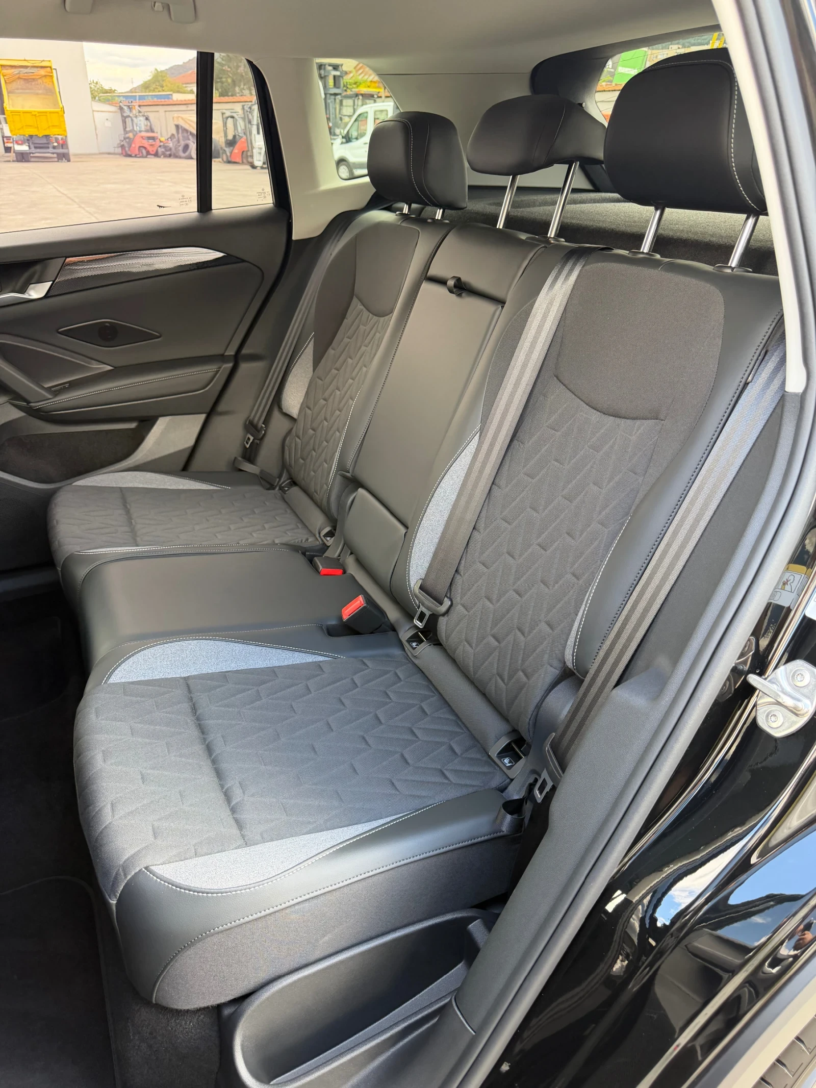 VW Tiguan 2.0TDI* DSG* 150к.с.* гаранционен, снимка 17 - Автомобили и джипове - 56181903