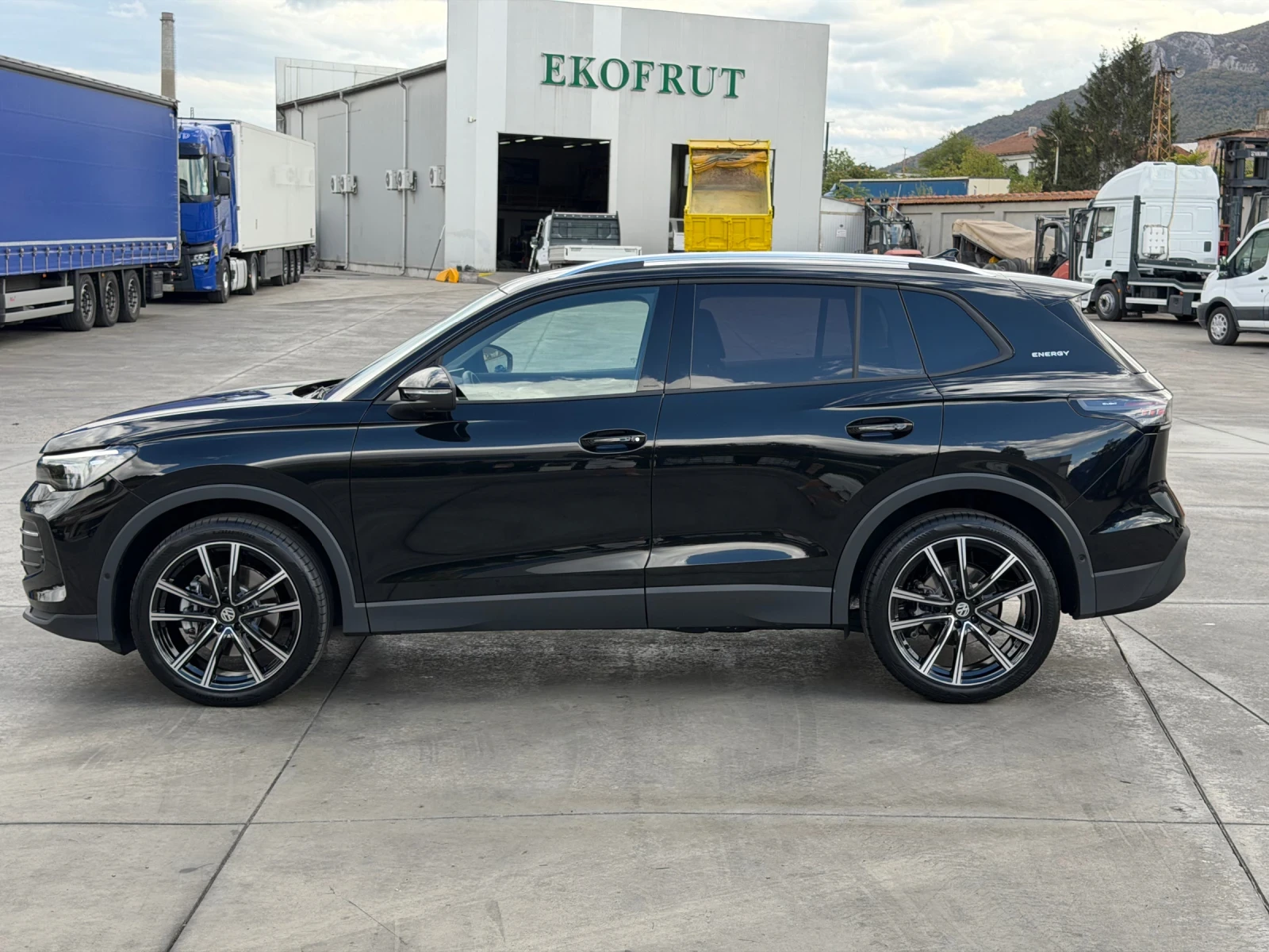 VW Tiguan 2.0TDI* DSG* 150к.с.* гаранционен, снимка 8 - Автомобили и джипове - 56181903