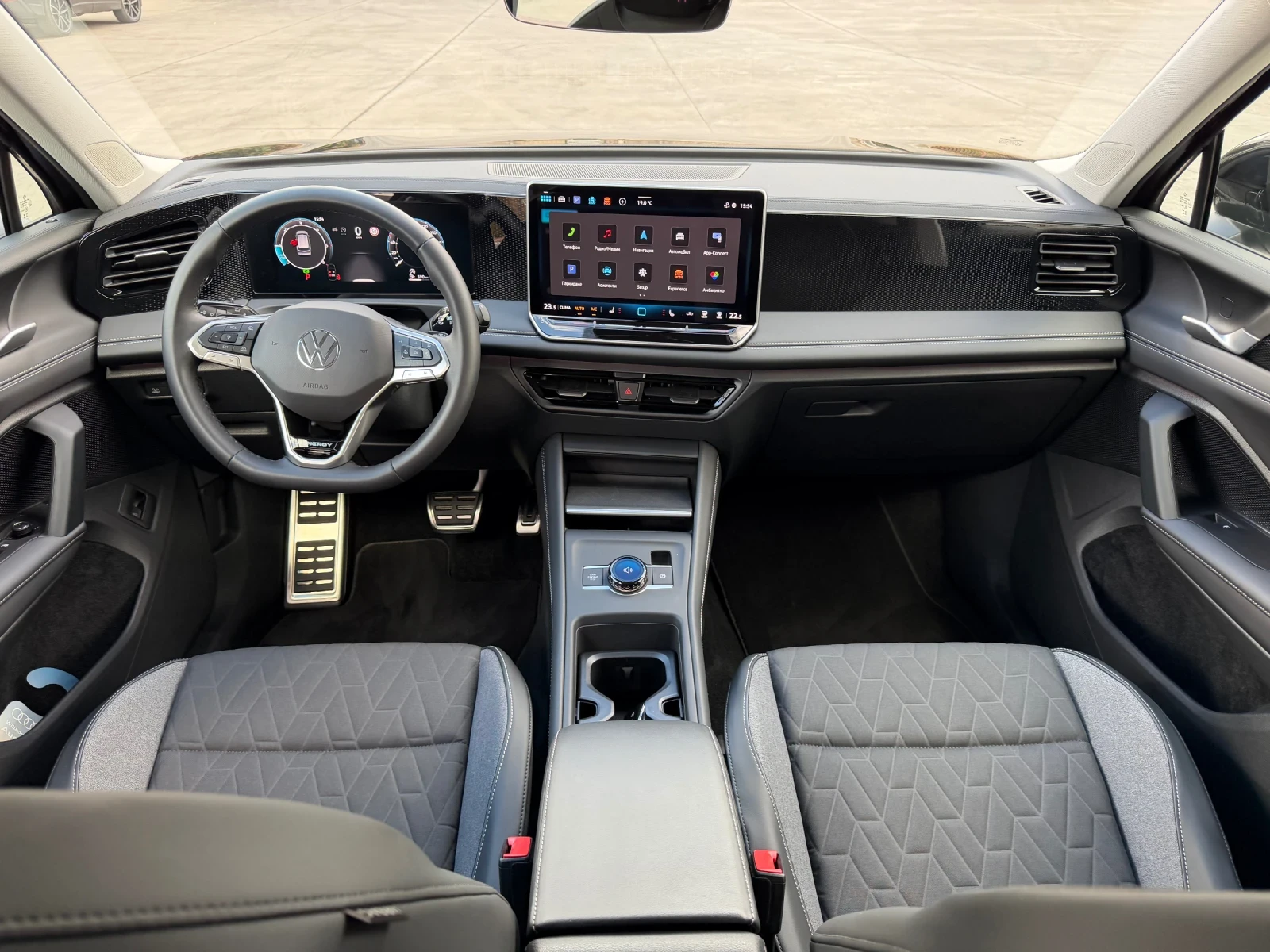 VW Tiguan 2.0TDI* DSG* 150к.с.* гаранционен, снимка 13 - Автомобили и джипове - 56181903