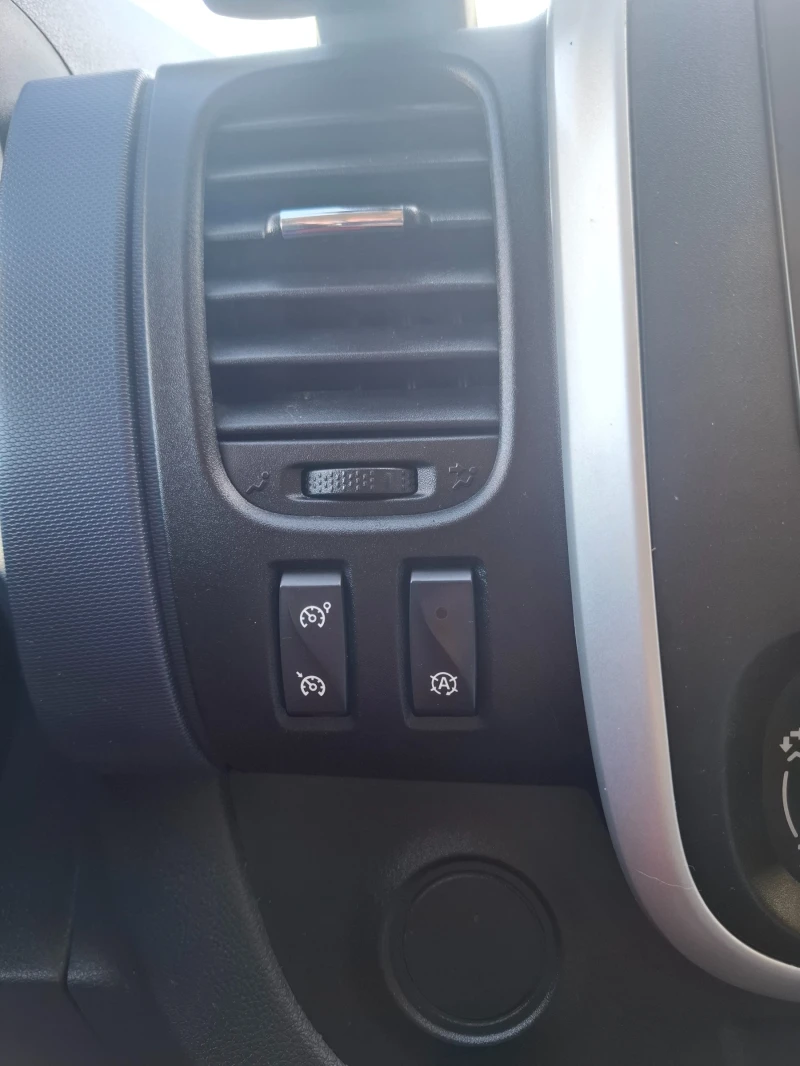 Opel Vivaro 1.6Bi-turbo Камера Климатик Автопилот, снимка 10 - Бусове и автобуси - 53259540