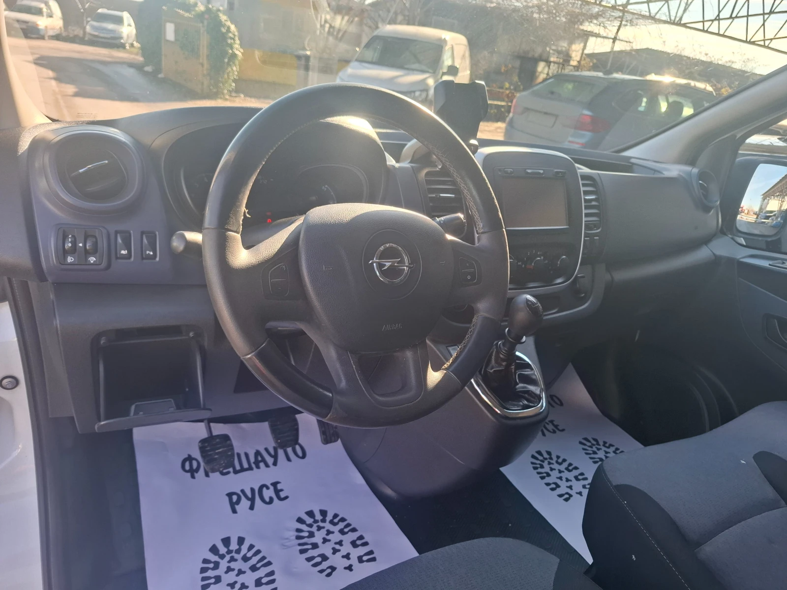 Opel Vivaro 1.6Bi-turbo Камера Климатик Автопилот - изображение 5