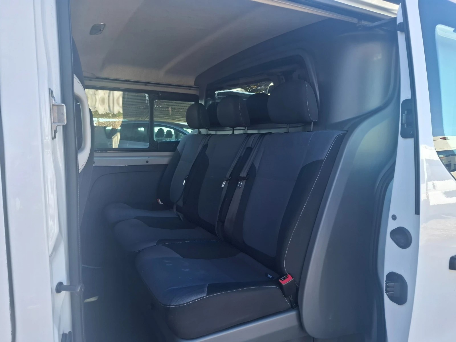 Opel Vivaro 1.6Bi-turbo Камера Климатик Автопилот - изображение 6