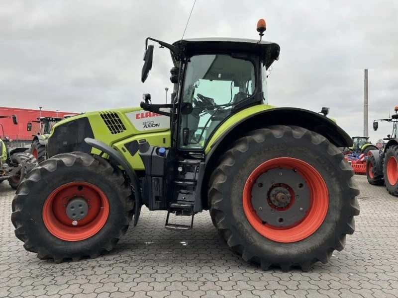 Трактор Claas AXION 850 НАВИГАЦИЯ ЛИЗИНГ, снимка 4 - Селскостопанска техника - 53015803