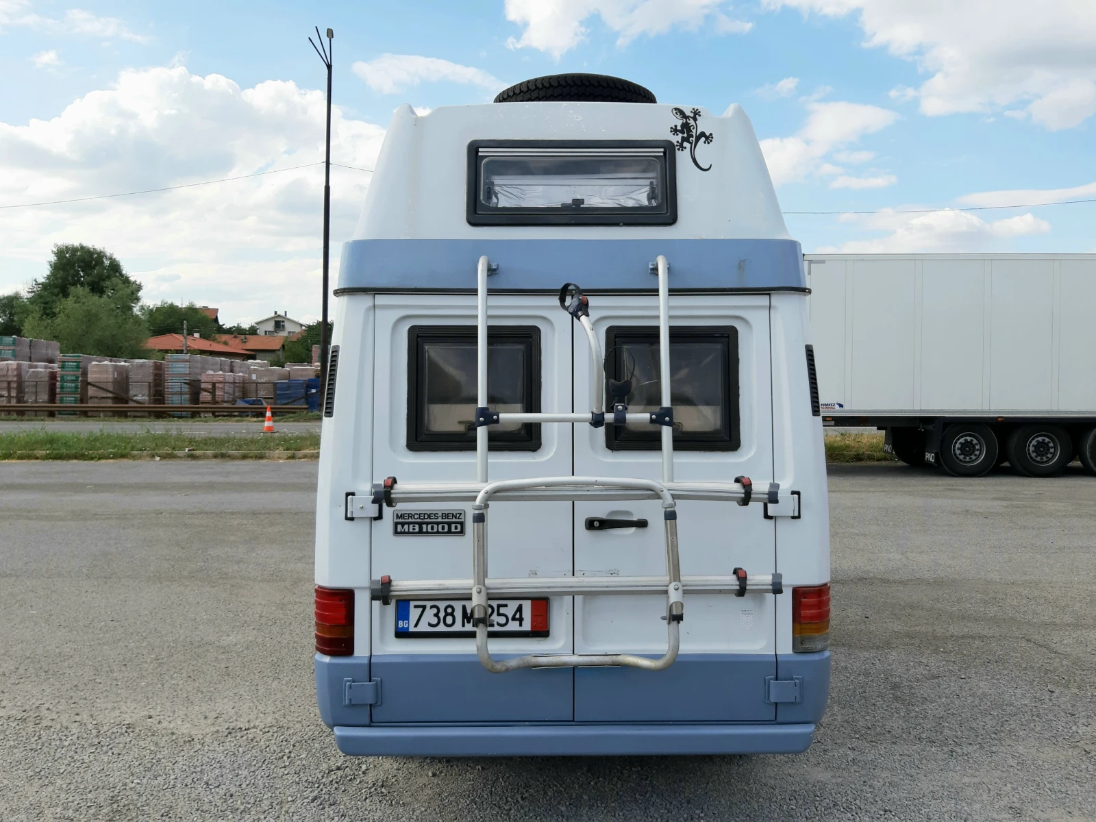 Кемпер Mercedes-Benz 2, 4D MB 100D/2650 - изображение 3