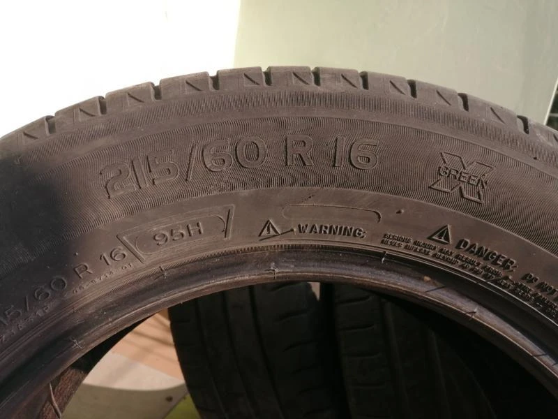 Гуми Летни 215/60R16, снимка 2 - Гуми и джанти - 43483557