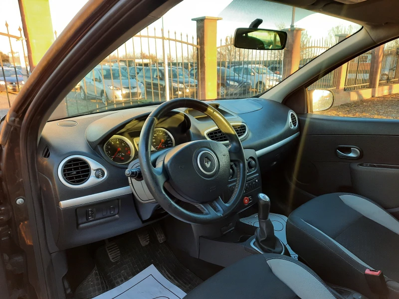 Renault Clio 1.2i, снимка 8 - Автомобили и джипове - 49273311