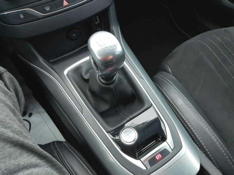 Peugeot 308 1.6 HDI/ALLURE/БЯЛА ПЕРЛА, снимка 14 - Автомобили и джипове - 52913680