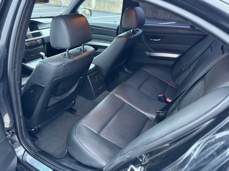 BMW 330 d M-sport Facelift, снимка 10 - Автомобили и джипове - 52991740