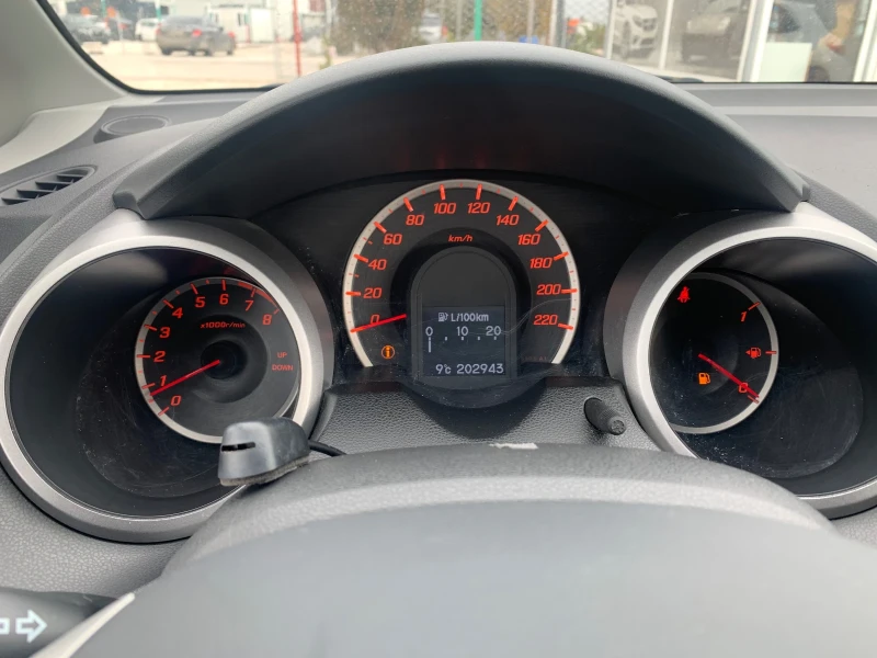 Honda Jazz 1.4i клима парктроник , снимка 13 - Автомобили и джипове - 53245494