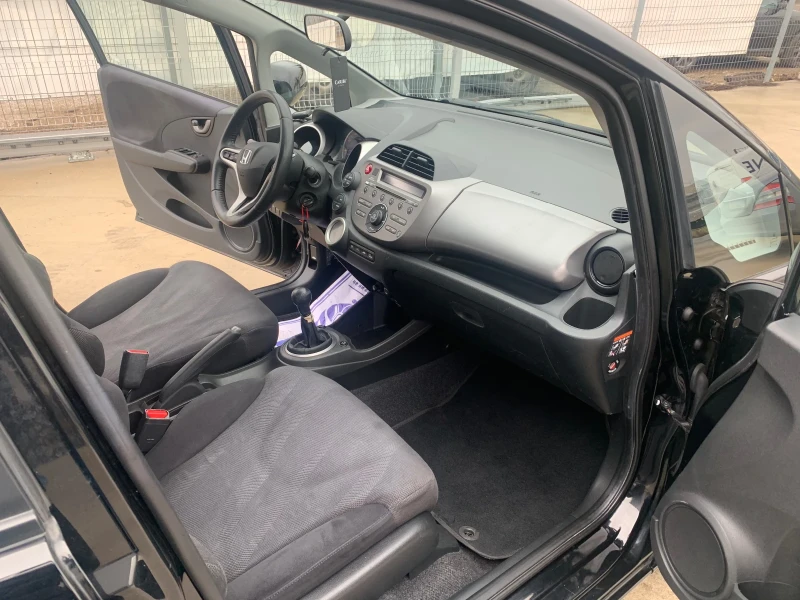 Honda Jazz 1.4i клима парктроник , снимка 11 - Автомобили и джипове - 53245494