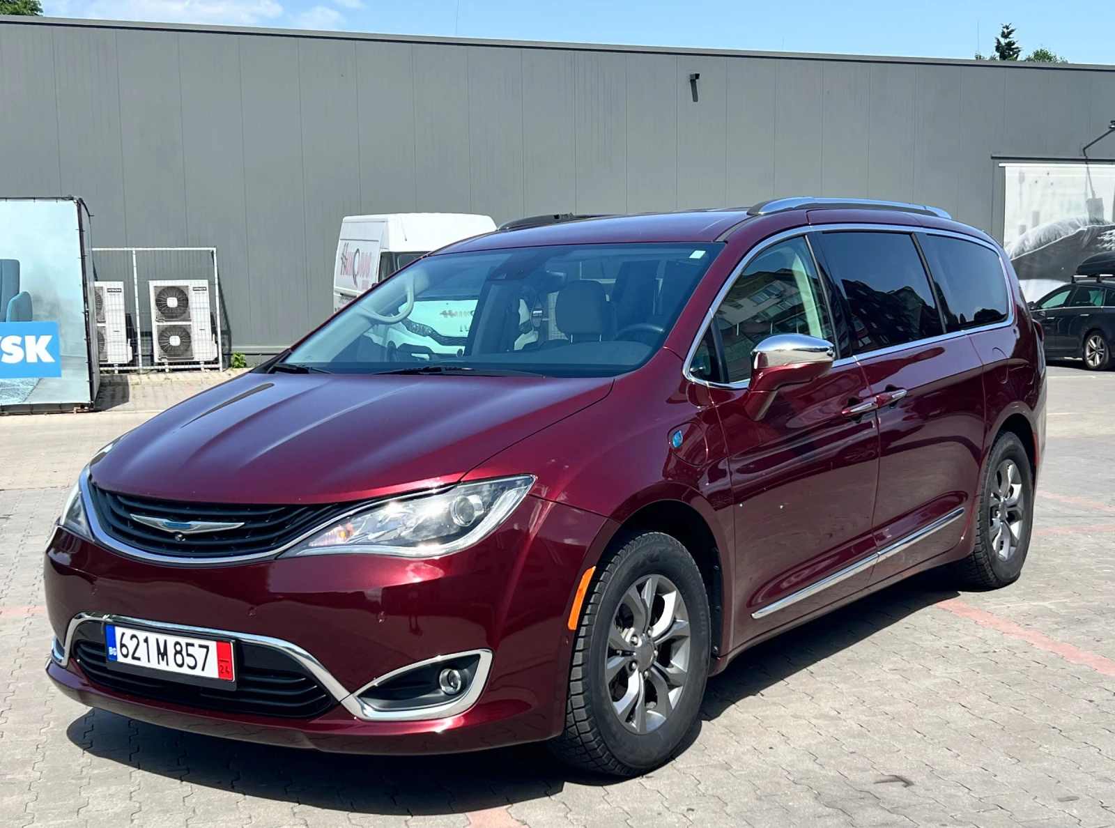 Chrysler Pacifica Plug-in Hybrid Platinum 3.6L / 75 000 км  - изображение 2