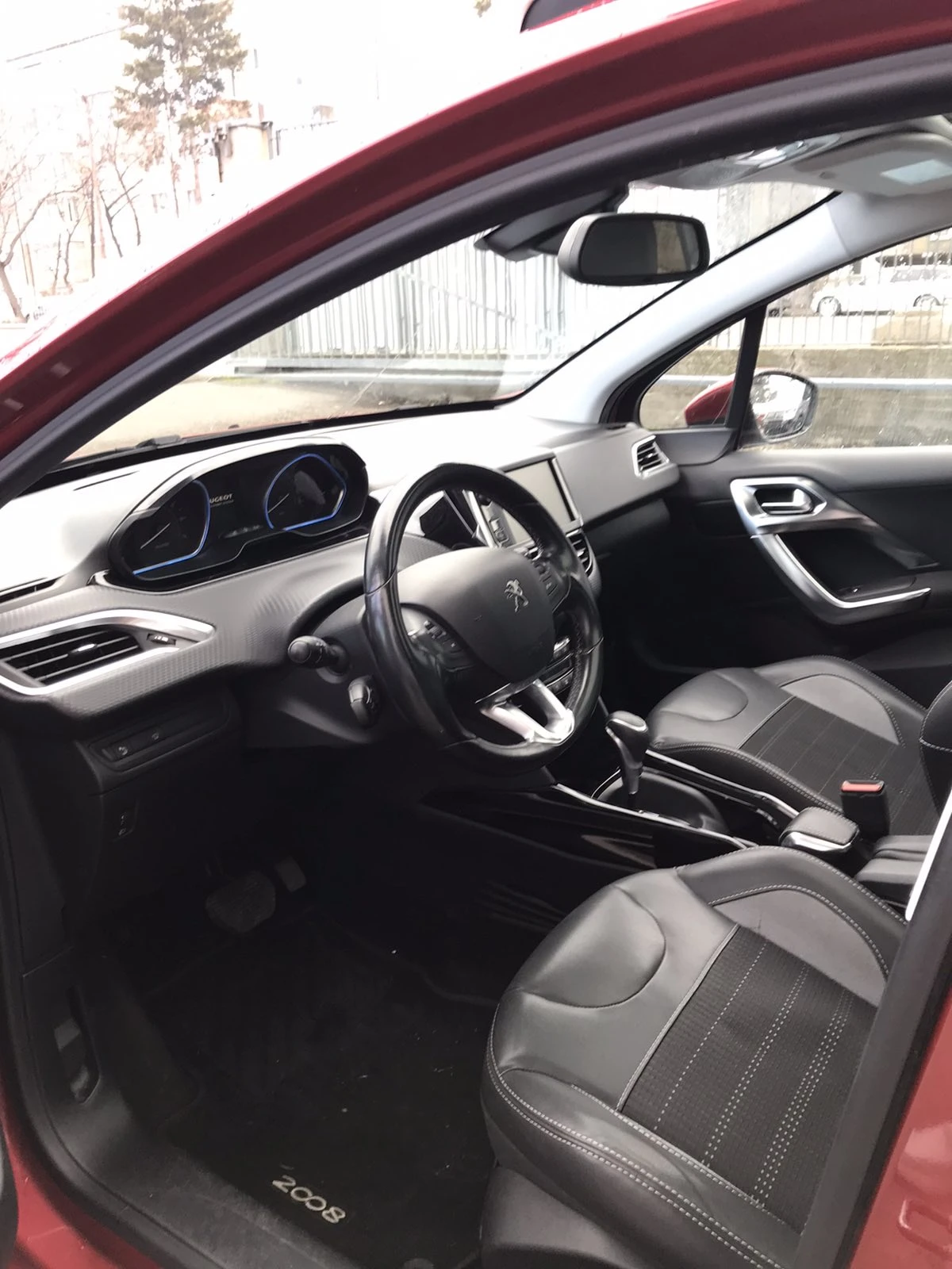 Peugeot 2008 Allure 1.2 THP 110 hp EAT6 EURO 6 - изображение 8