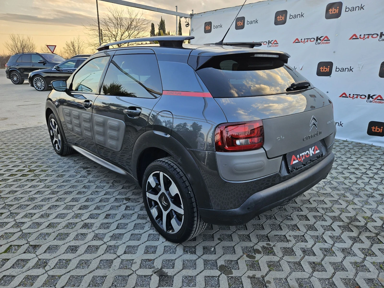 Citroen C4 Cactus 1.6HDI-92кс= АВТОМАТ= ПАНОРАМА= КАМЕРА= НАВИ - изображение 5