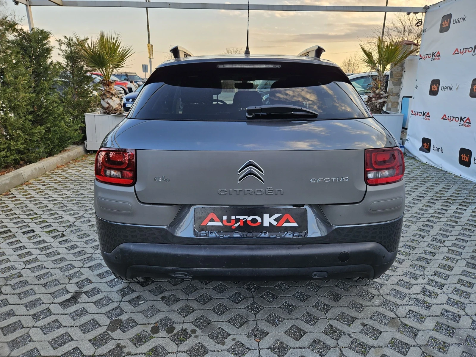 Citroen C4 Cactus 1.6HDI-92кс= АВТОМАТ= ПАНОРАМА= КАМЕРА= НАВИ - изображение 4