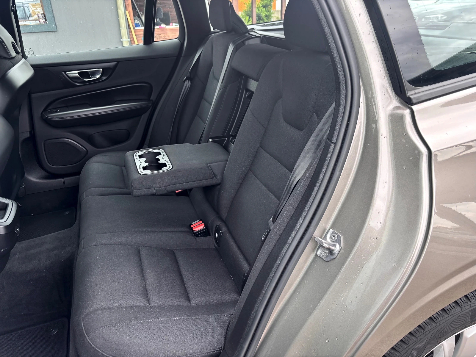 Volvo V60 Hybrid, снимка 13 - Автомобили и джипове - 54299190