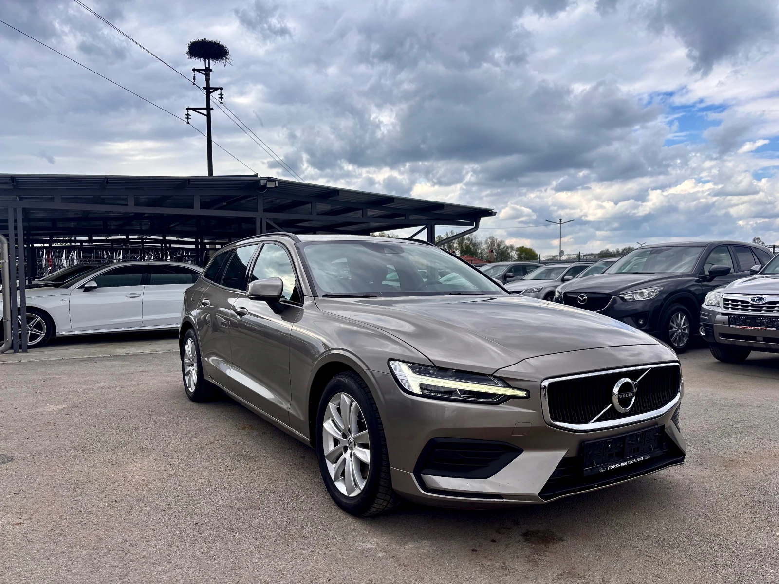 Volvo V60 Hybrid, снимка 2 - Автомобили и джипове - 54299190