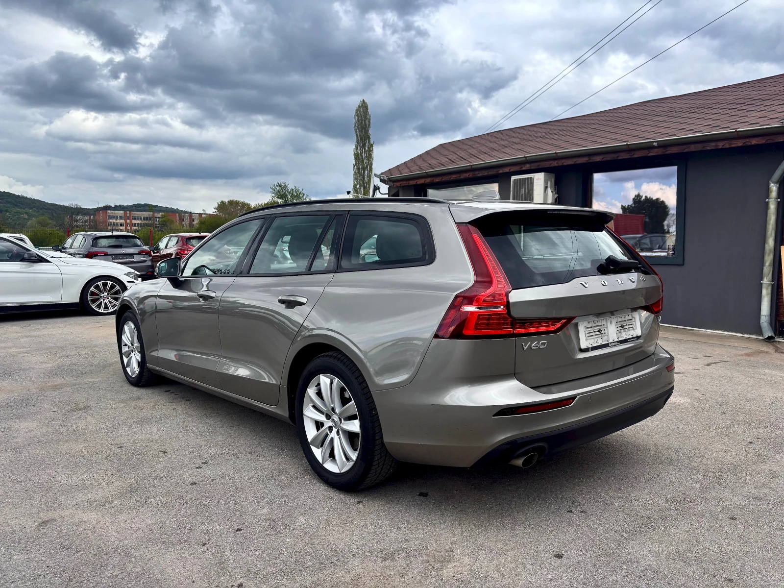 Volvo V60 Hybrid, снимка 7 - Автомобили и джипове - 54299190