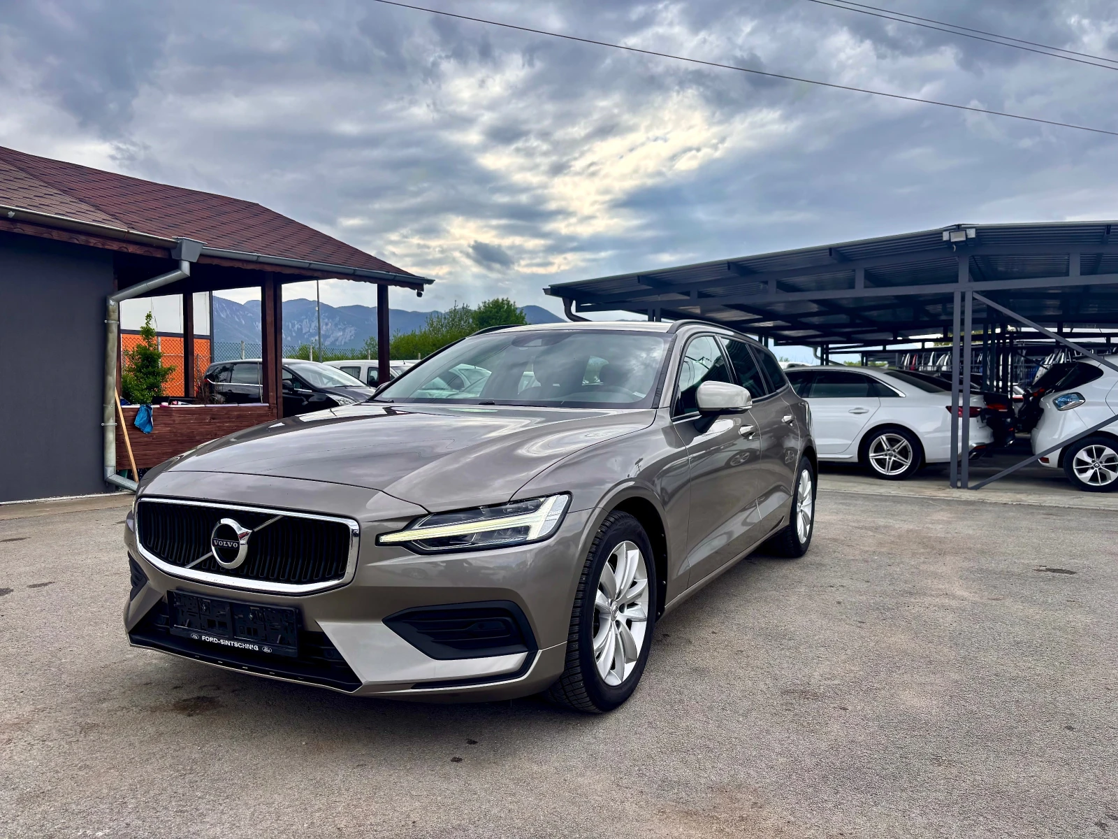 Volvo V60 Hybrid, снимка 3 - Автомобили и джипове - 54299190