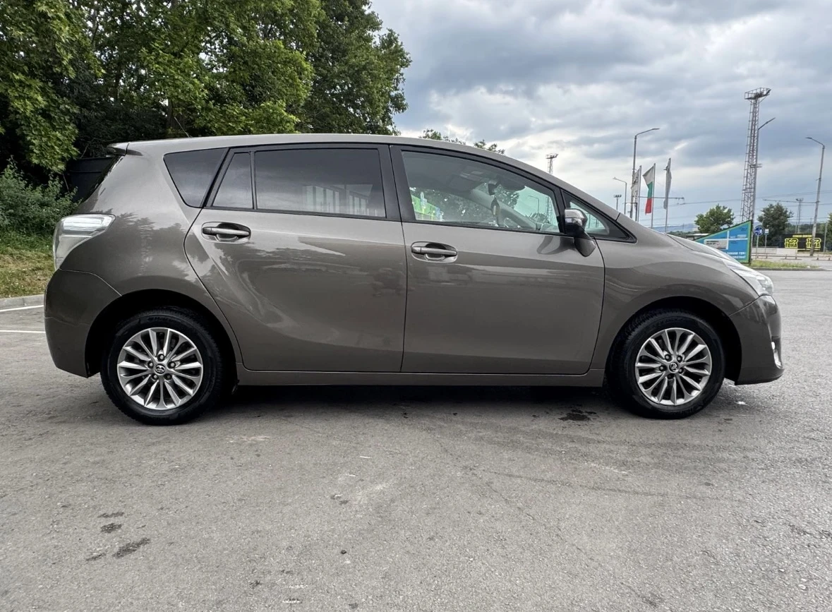 Toyota Verso, снимка 4 - Автомобили и джипове - 55152835