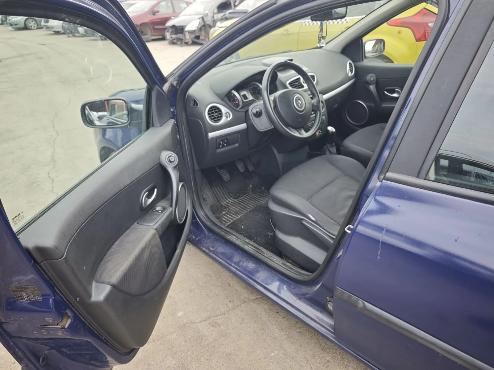 Renault Clio 1.5 dCi, снимка 6 - Автомобили и джипове - 55368568