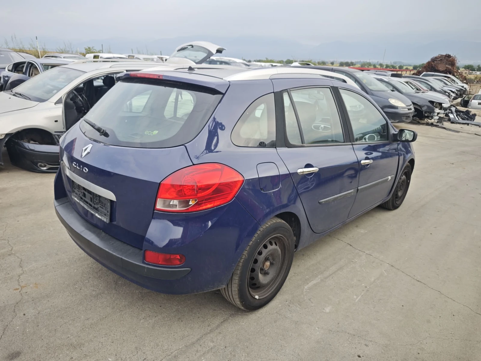 Renault Clio 1.5 dCi, снимка 3 - Автомобили и джипове - 55368568