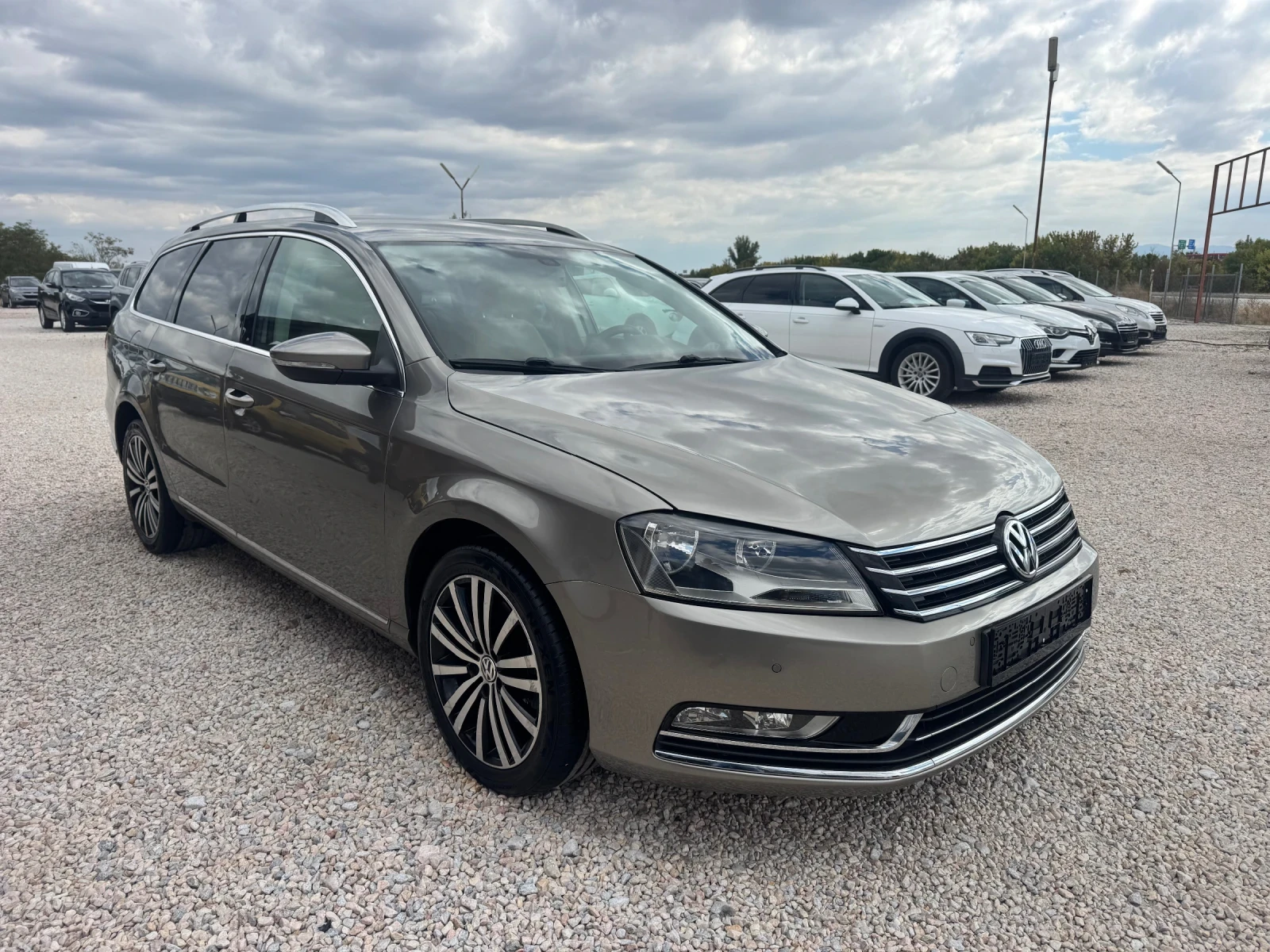 VW Passat * 2.0* TDI* 140к.с* DSG* Highline* , снимка 2 - Автомобили и джипове - 56311594