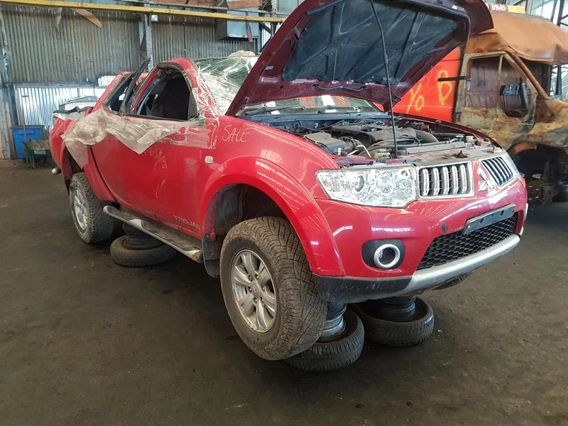 Mitsubishi L200 2.5did части , снимка 3 - Автомобили и джипове - 12780824