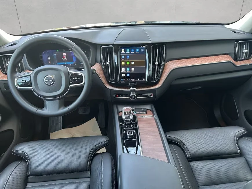 Volvo XC60 2.0B4/197HP/PANO/CAM/LED/ACC/DIGI/KLESS/162g - изображение 10