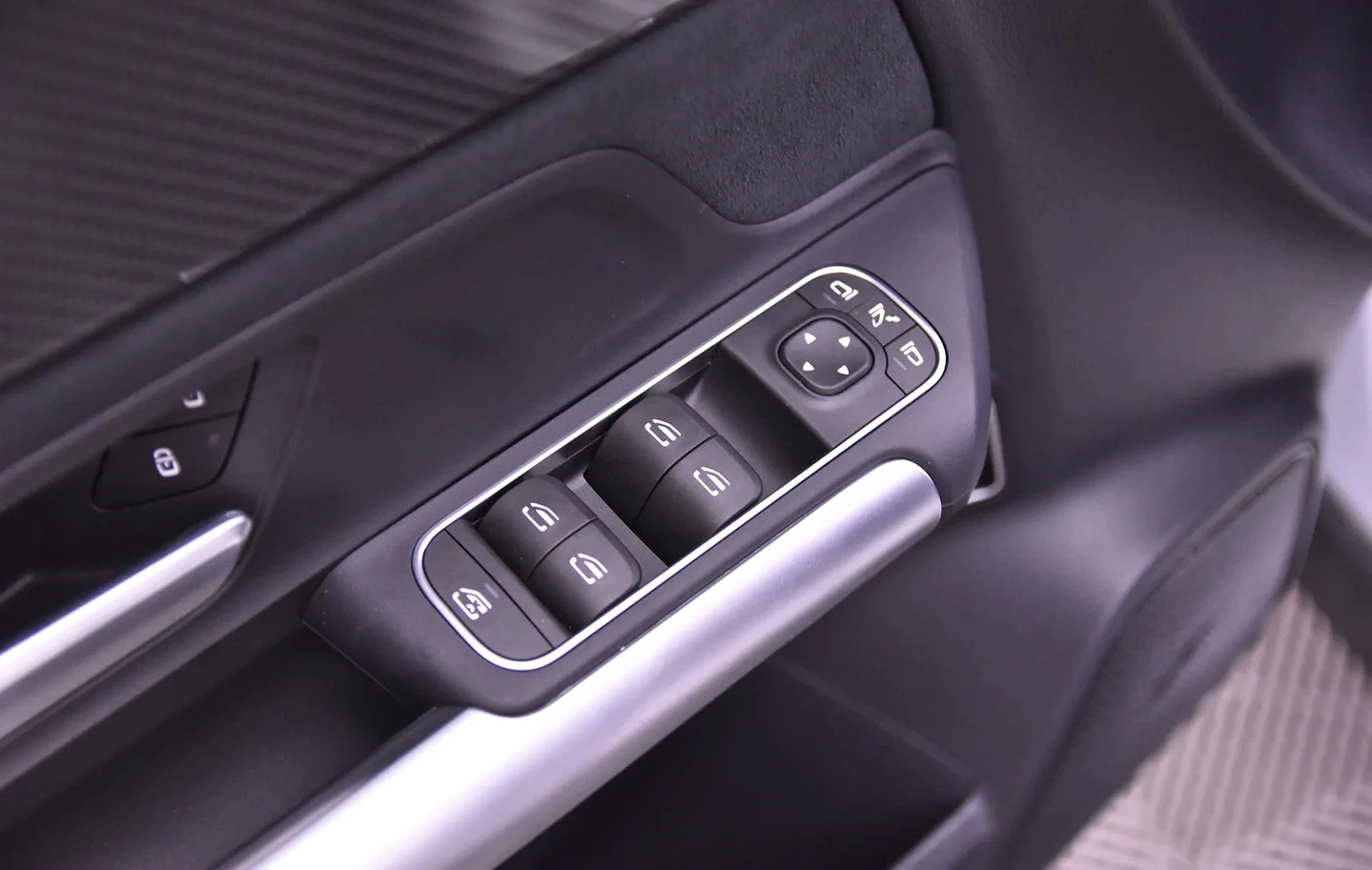 Mercedes-Benz GLA 250 250e AMG-Line  - изображение 8