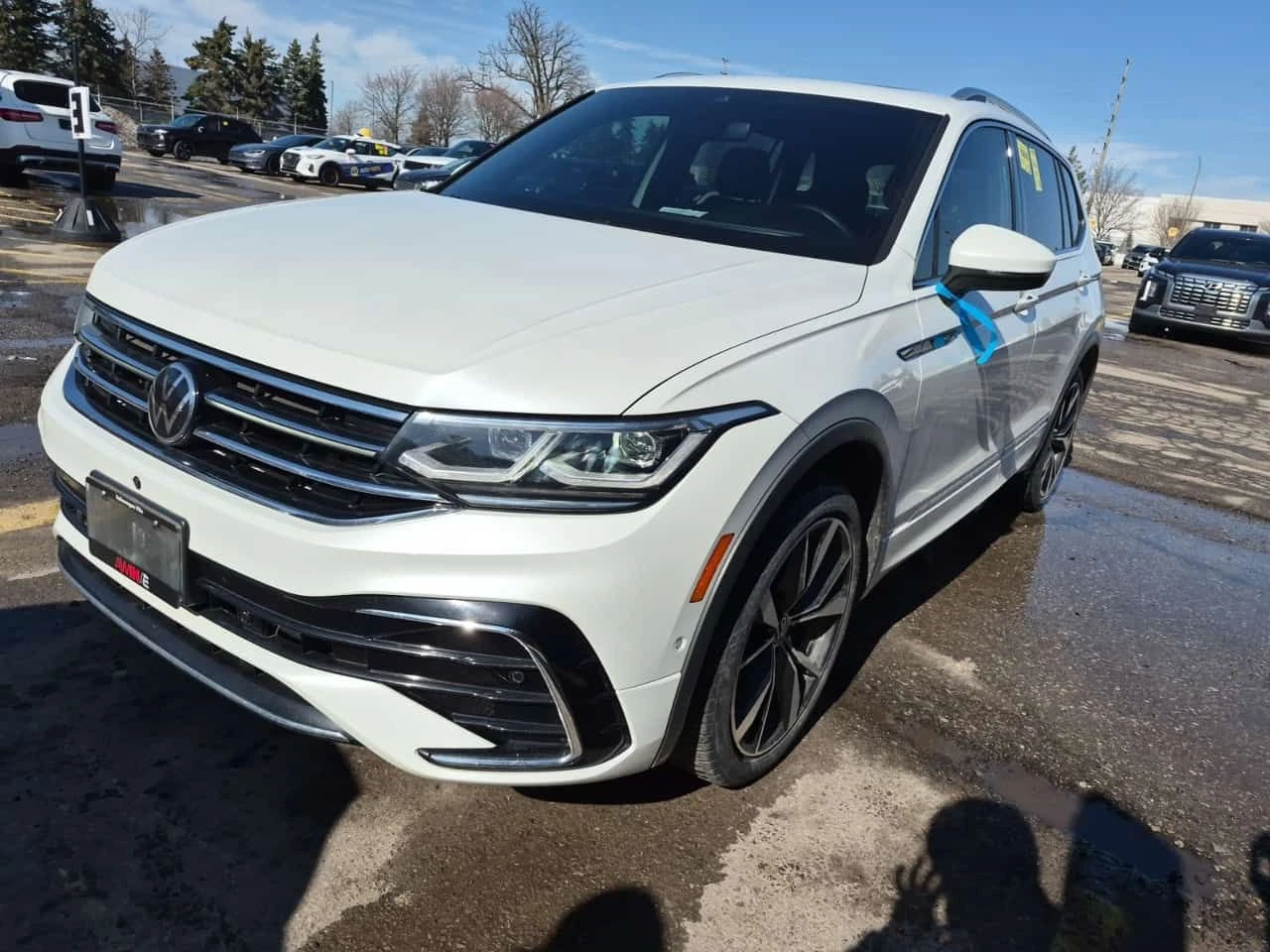 VW Tiguan  HIGHLINE R LINE /2 ключа/Панорама/подгрев/Памет